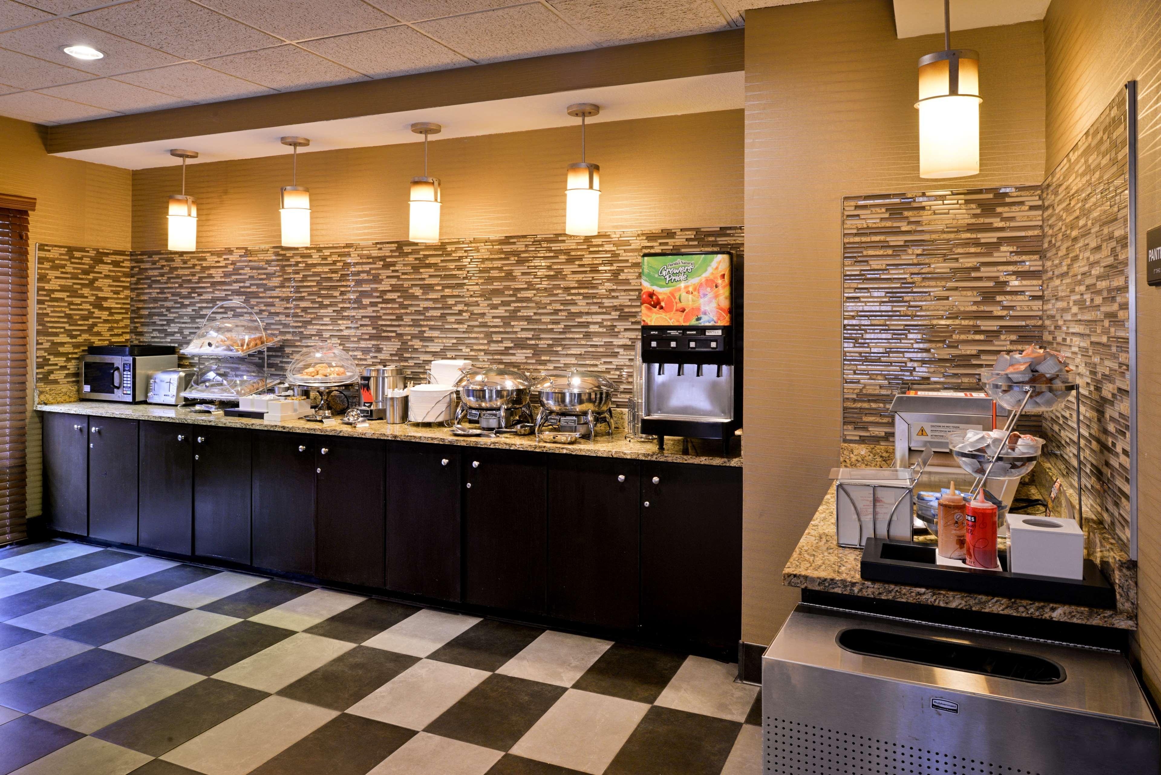 Best Western Plus Wichita West Airport Inn Eksteriør bilde